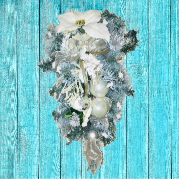 NEW Blue/White Winter Christmas Holiday Floral Spray Hangable Centerpiece 🎉HP🎉 - Picture 16 of 16